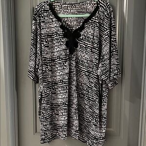 Liz Claiborne Black and White Patterned Blouse